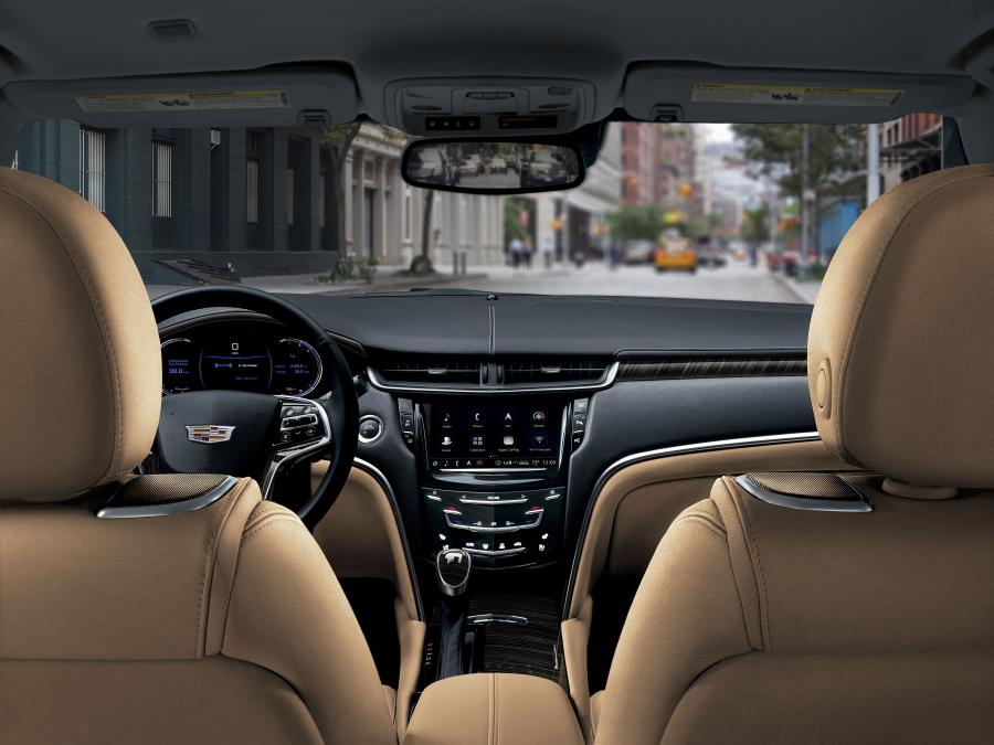 Интерьер Cadillac XTS 2017 года  (фото 2 из 5)